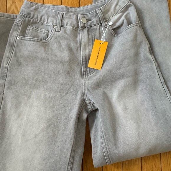 Jeans - Picture 3 of 3